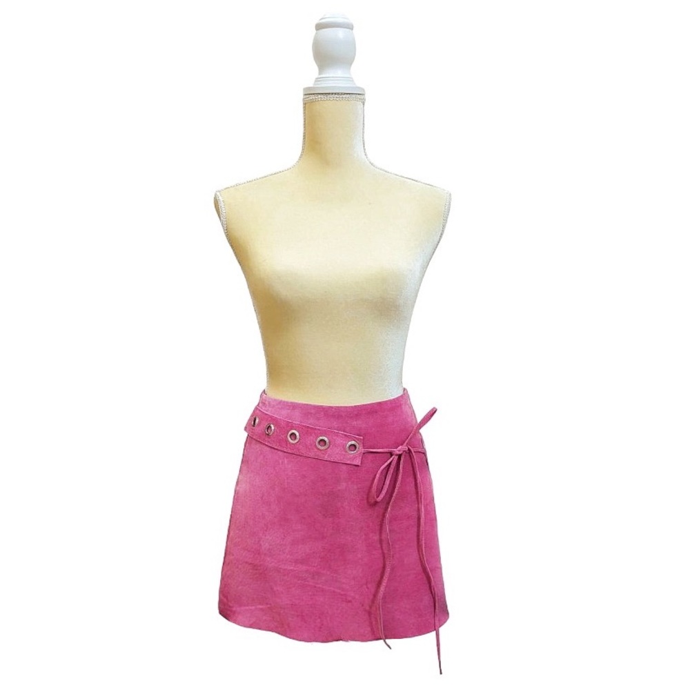 NWOT Vintage Y2K / Barbiecore Bebe Genuine Suede Mini Skirt with Tie Belt size 2